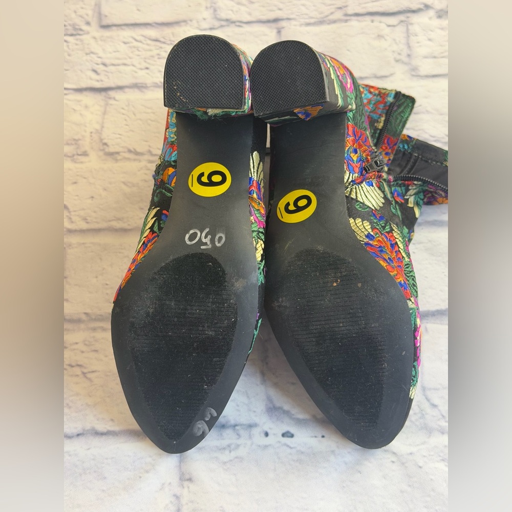 Steve Madden Multicolor Embroidered Ankle Boots. Size 9. - Picture 6 of 6